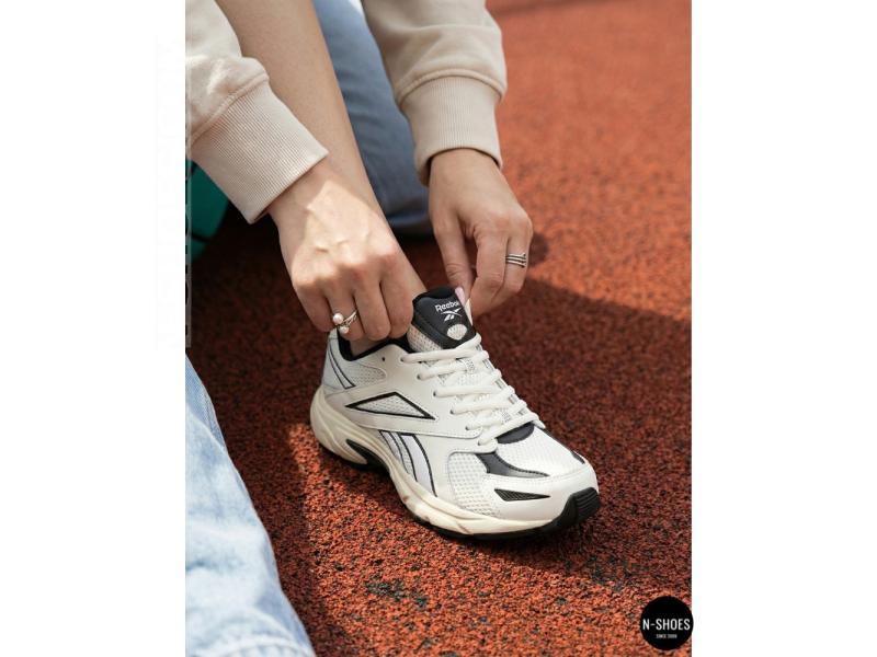Жіночі світло-чорні кросівки Reebok CEO-ROAD PRIME 100208662 Écru 6132