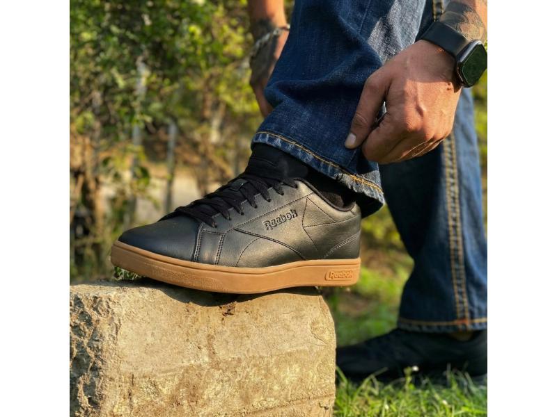 Чоловічі чорні кеди Reebok Court Clean 100234604 6098 з коричневою підошвою